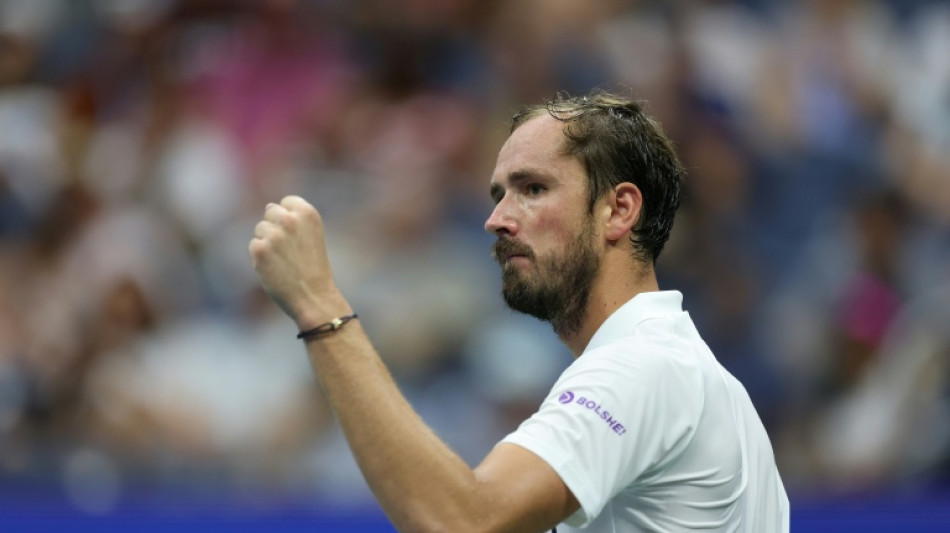  Medvedev e Pegula estreiam com vit&oacute;ria e avan&ccedil;am no US Open 