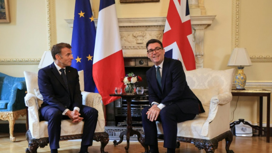 Britischer Regierungschef Burnham empf&auml;ngt franz&ouml;sischen Pr&auml;sidenten Macron 