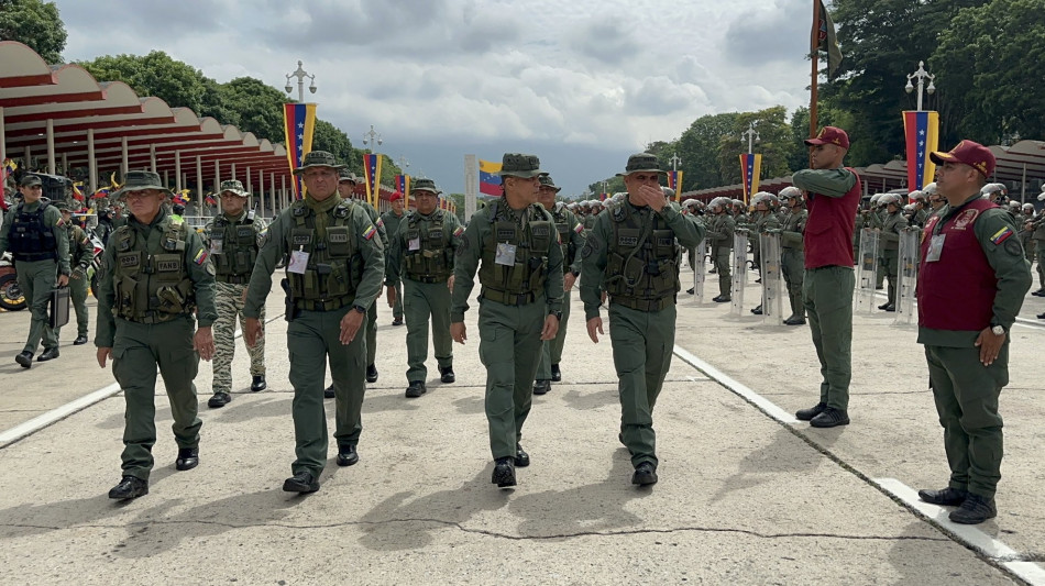 Il Venezuela dispiega 412.000 militari per il voto di domenica