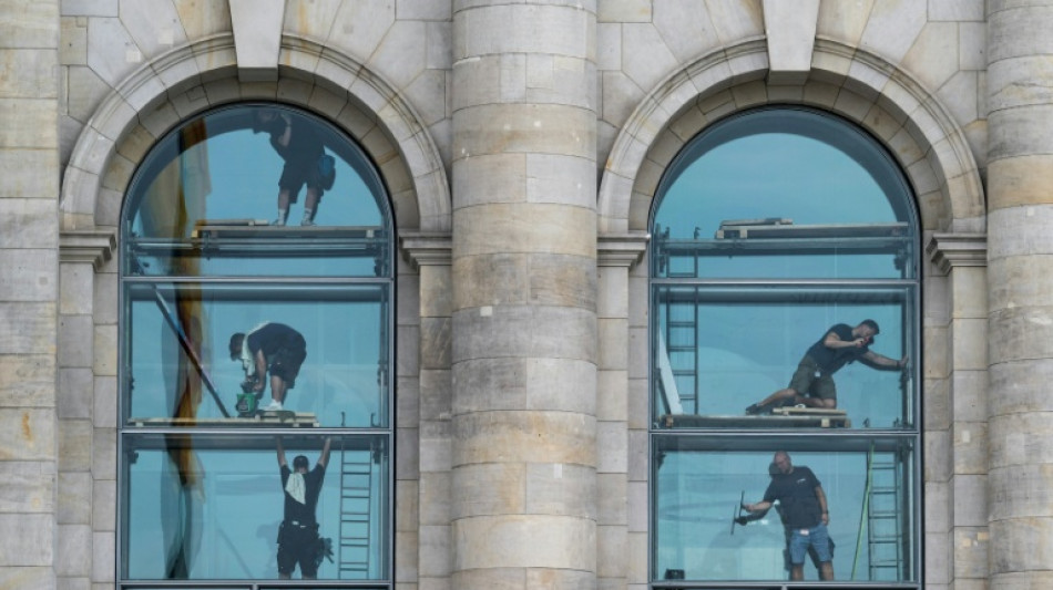  Opposition im Bundestag wirft Koalition ruin&ouml;se Schuldenmacherei vor 