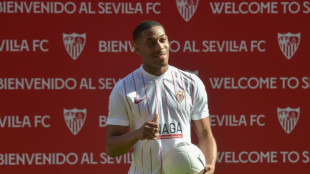 "Lo más importante es jugar", dice Martial en su presentación en Sevilla