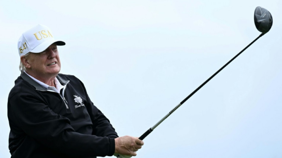 Trump inaugure un nouveau parcours de golf en conclusion de son séjour écossais