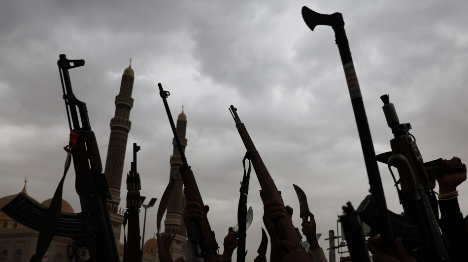 Israele attacca obiettivi Houthi in Yemen