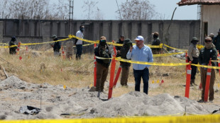 Familiares de desaparecidos recorren desesperados finca donde hallaron restos en M&eacute;xico