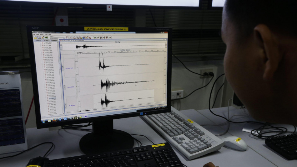 Forti scosse terremoto al largo Russia, allerta tsunami