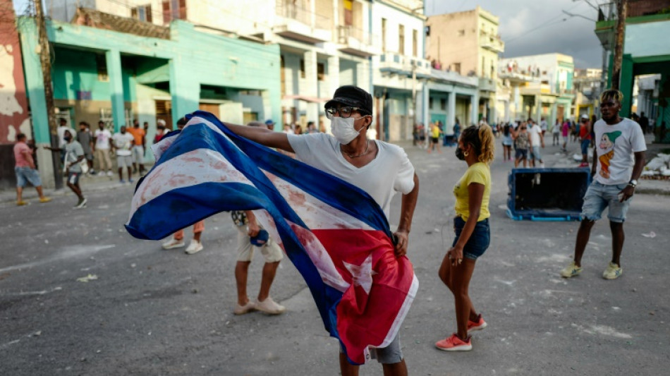 Cuba excarcela a cuatro j&oacute;venes condenados por las protestas de 2021