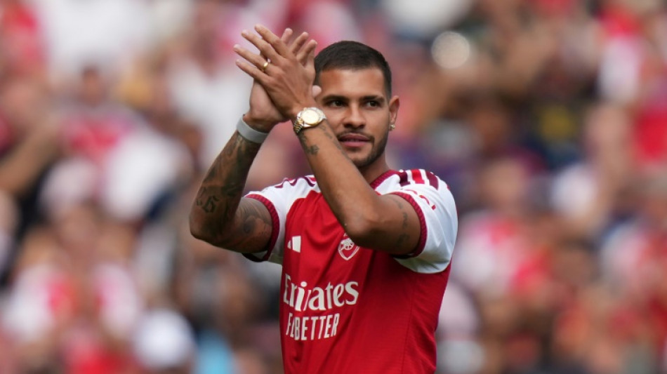  Bruno Guimar&atilde;es se apresenta &agrave; torcida do Arsenal 