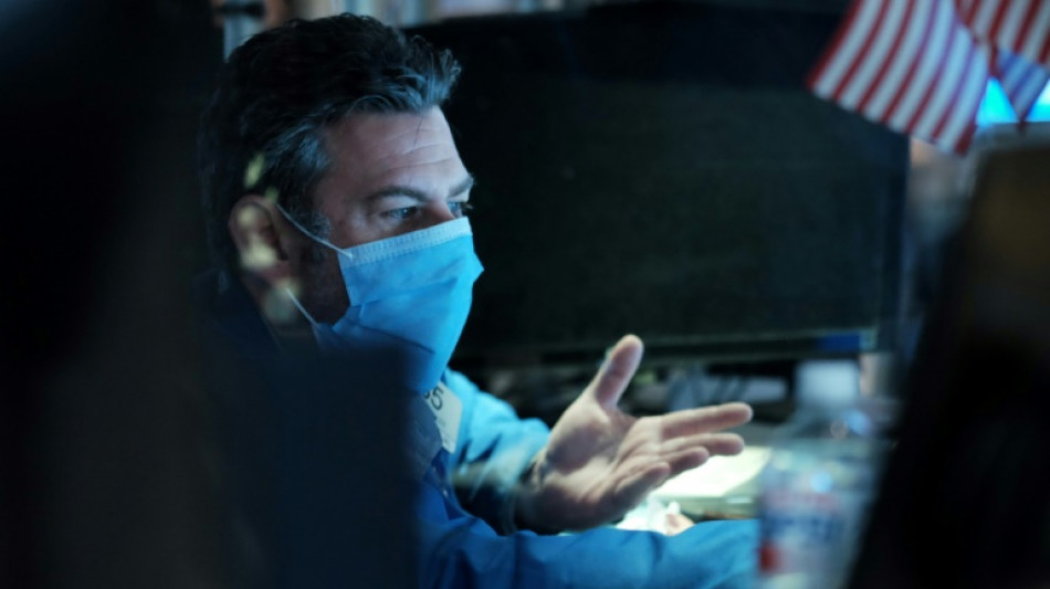 Wall Street dans le rouge devant l'embargo am&eacute;ricain attendu sur le brut russe