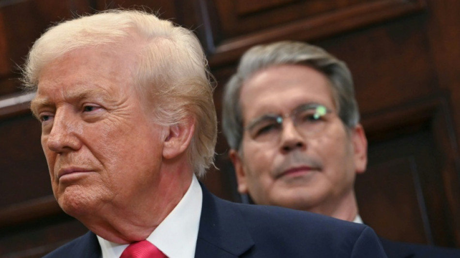 Poor hiring data points to US economic weakness