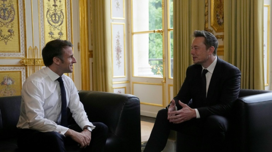 Macron vante des investissements record et un pays qui "avance" apr&egrave;s la crise des retraites