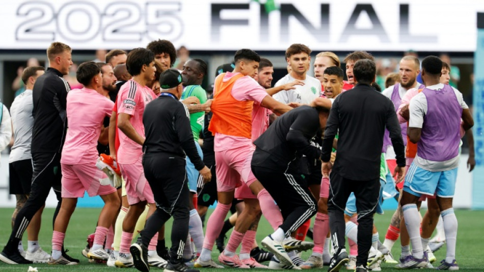 Su&aacute;rez &eacute; suspenso por 6 jogos na Leagues Cup por cuspir em um advers&aacute;rio