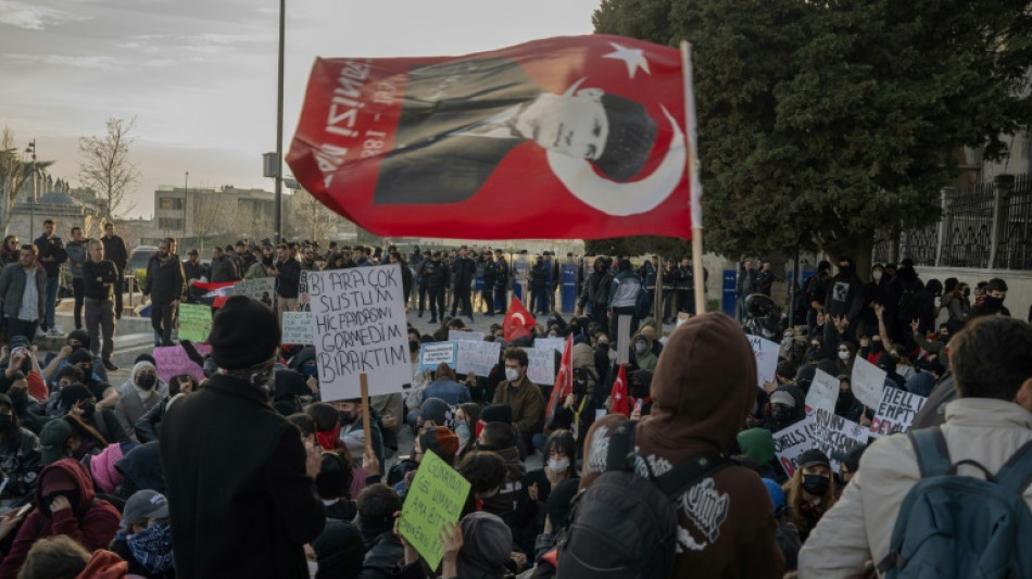 Trial opens for students, journalists over Istanbul protests 