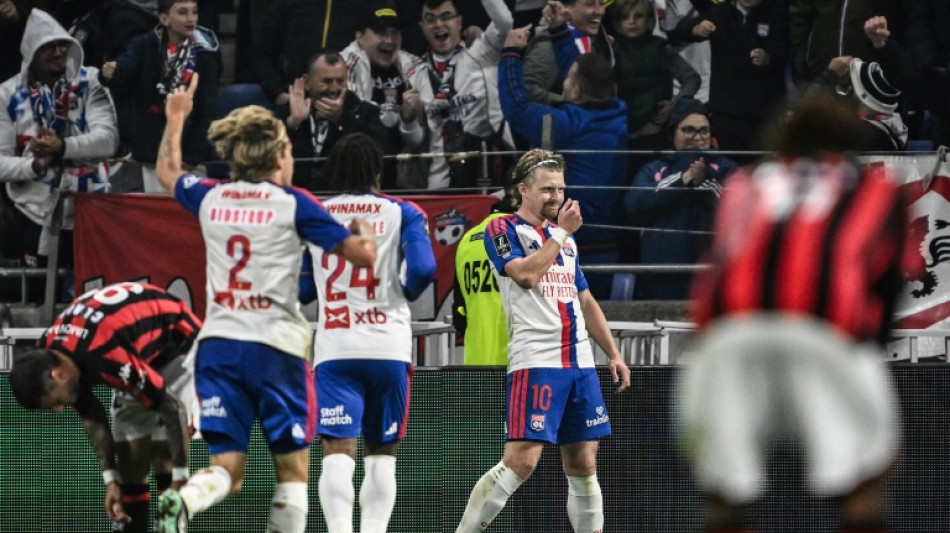  Lyon vence Nice (1-0) e assume lideran&ccedil;a da Ligue 1 