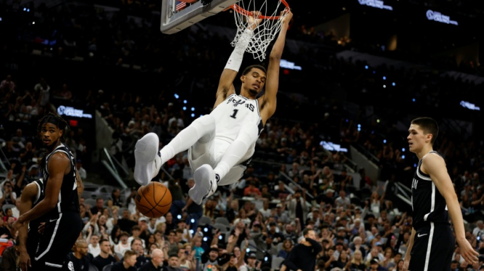 NBA: les Spurs rendent hommage à Popovich, Wembanyama brille encore