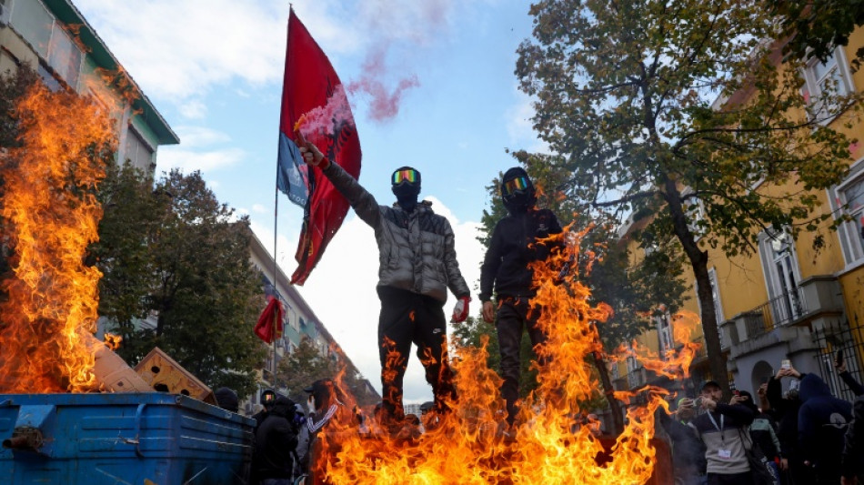  Fresh anti-government protest flares in Albania's capital 
