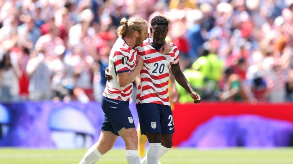 Estados Unidos vencem Austr&aacute;lia (2-0) e se classificam para pr&oacute;xima fase da Copa do Mundo 