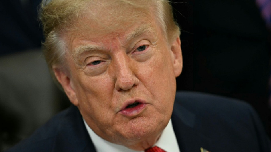  Trump anuncia ter proibido acesso &agrave; Casa Branca de CNN, MSNOW e Politico 