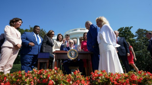 Biden firma una ley de inversi&oacute;n en semiconductores para competir con China