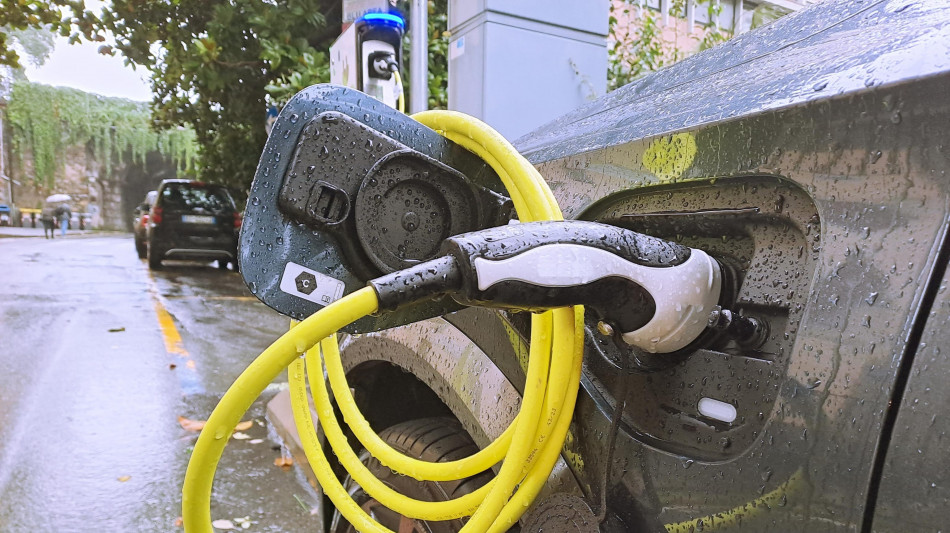  Ecco, in Italia solo 445mila auto elettriche 