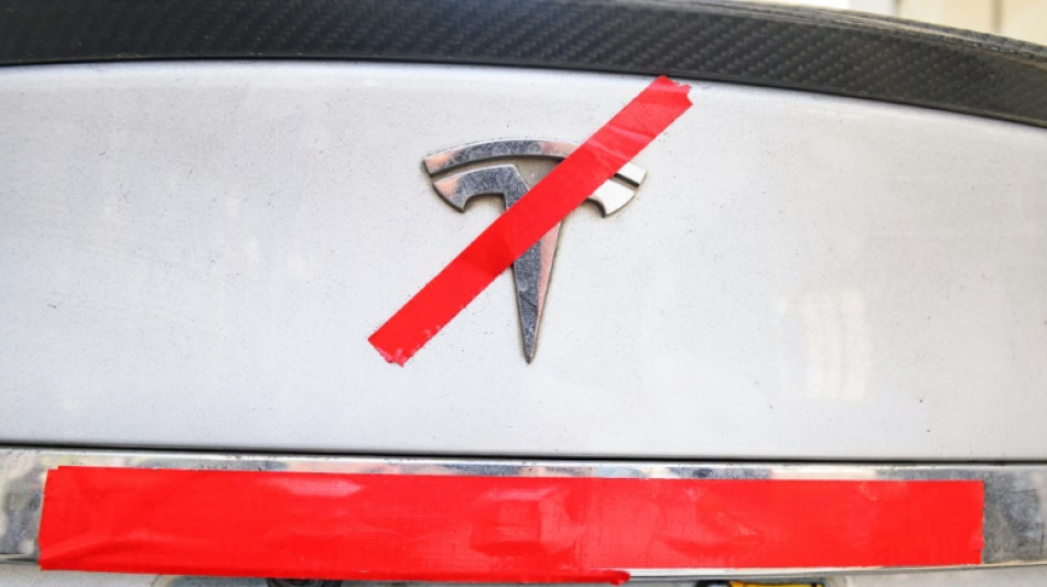 Gold hits record as Trump fuels Fed fears, Wall Street rebounds