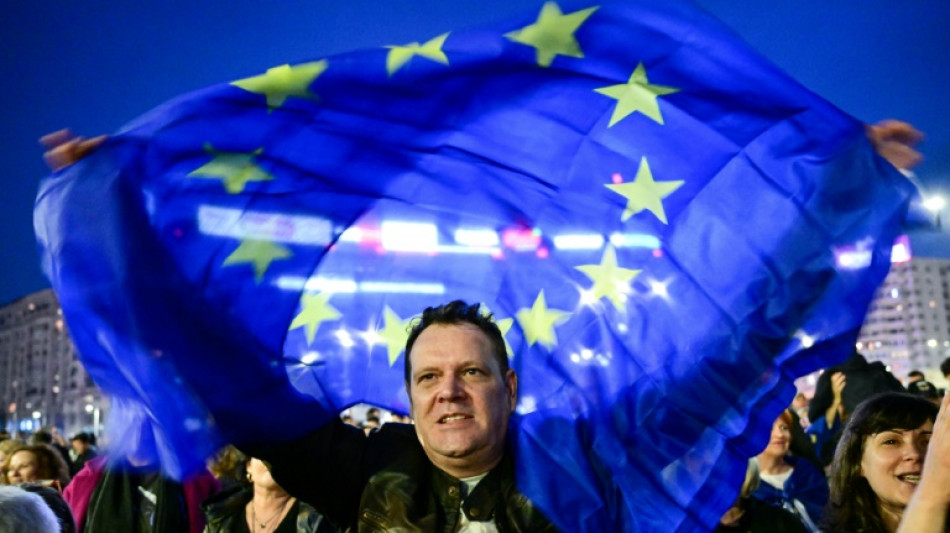 El candidato de ultraderecha lidera en la primera vuelta de las presidenciales de Rumania, seg&uacute;n sondeos