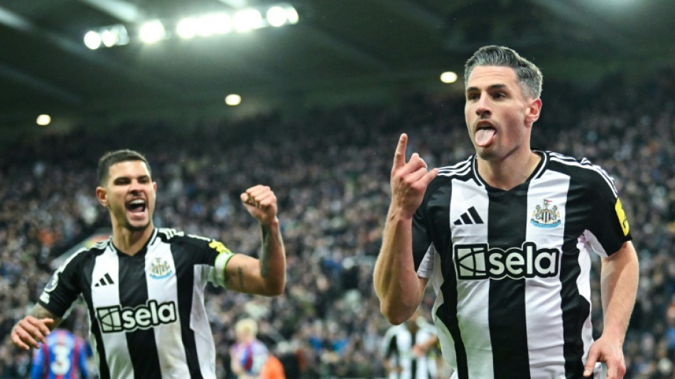 Newcastle goleia Crystal Palace (5-0) e sobe para 3º na Premier League