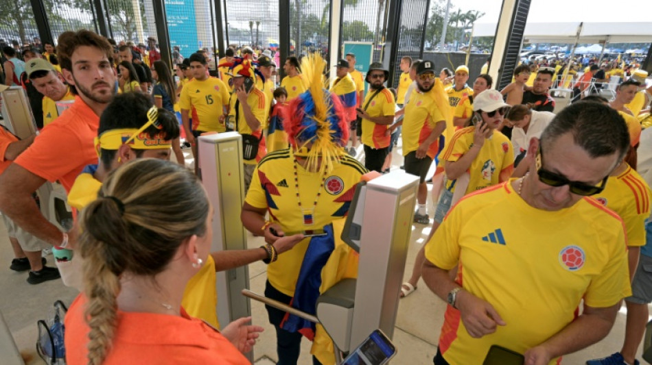 Argentinos e colombianos tomam Miami e entrada no est&aacute;dio tem cenas de caos