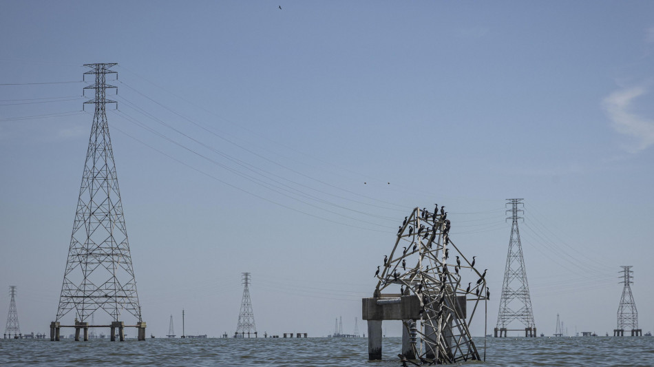  Petrolio in deciso ribasso, Brent -2% a 98,3 dollari al barile 