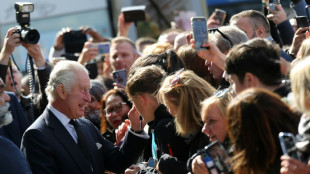 Charles III. und Prinz William überraschen Trauernde in der Warteschlange