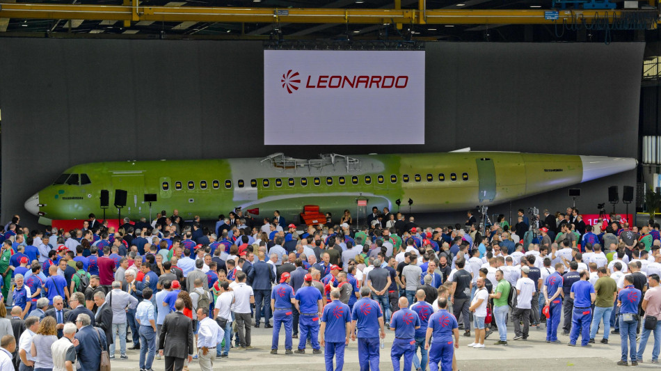 Leonardo: 'Non ridurremo siti e occupazione nell'aeronautica'