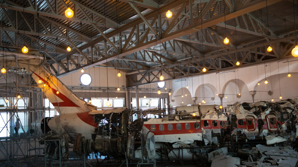 L'Espresso, 'DC-9 di Ustica centrato da caccia americano'