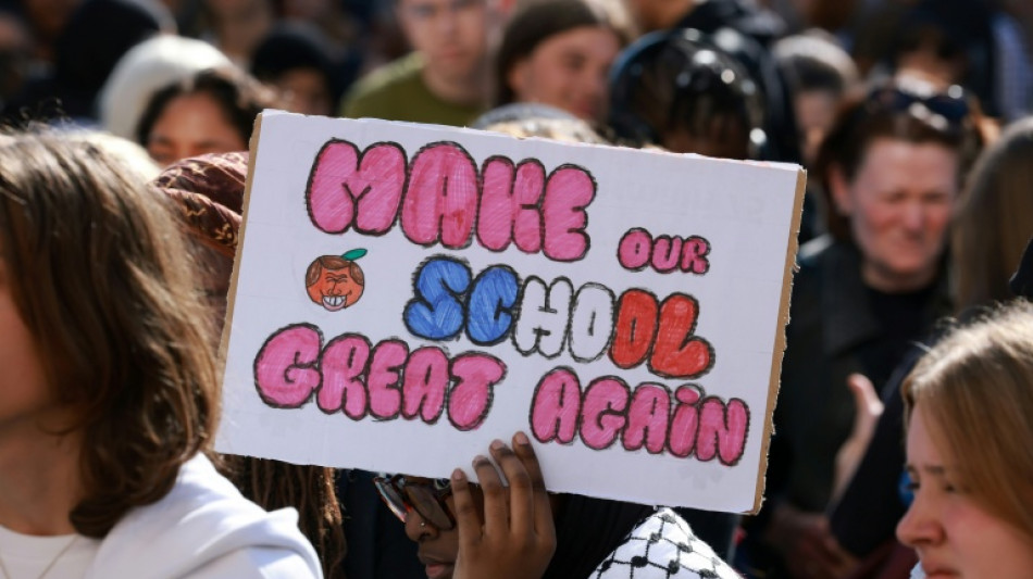  Entre 400 e 500 escolas de ensino m&eacute;dio v&atilde;o suspender aulas na Fran&ccedil;a por seguran&ccedil;a 