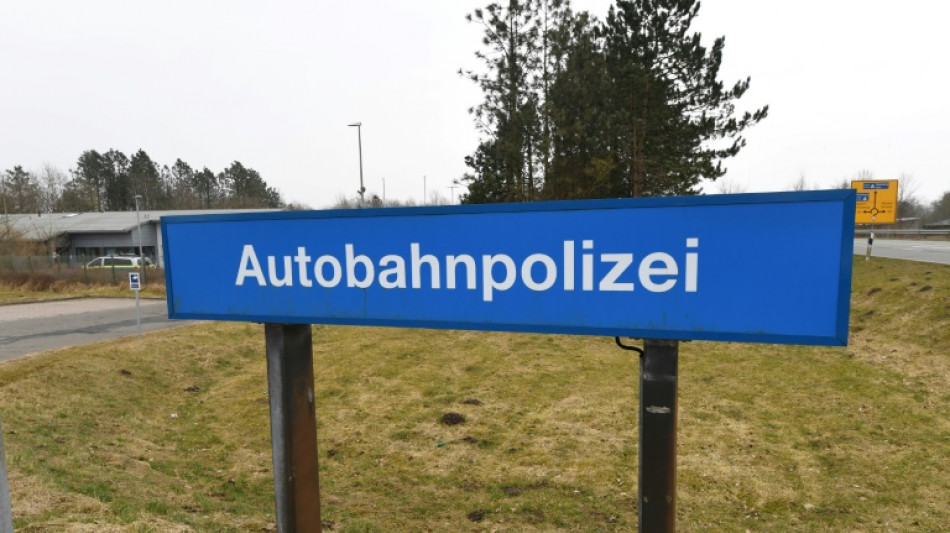 Zwei Tote bei Unfall auf Autobahn in Thüringen: Pkw gerät unter Sattelauflieger