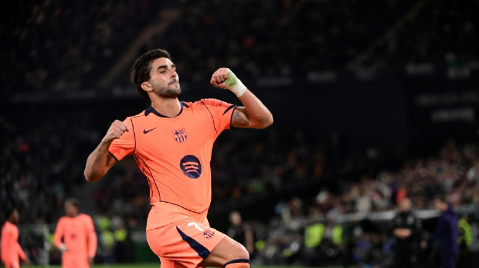  Torres treble helps Barca extend Liga lead, Atletico slip 