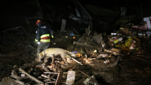 Once muertos y nueve desaparecidos deja aluvión tras arrasar una cancha en Ecuador