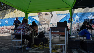 Maduro esquiva revocatorio tras inviable proceso de recolecci&oacute;n de firmas