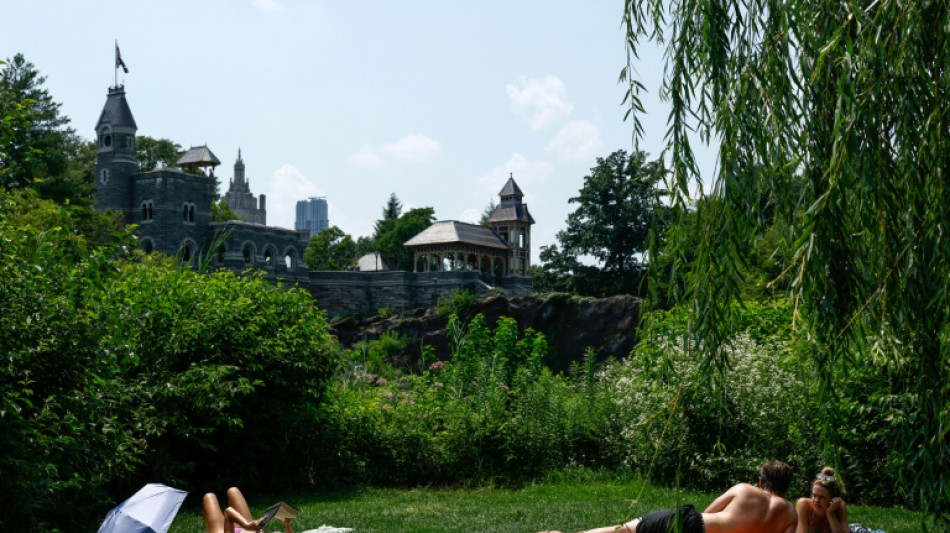  Una ola de calor azota el este de EEUU, antes del fin de semana festivo del 4 de julio 