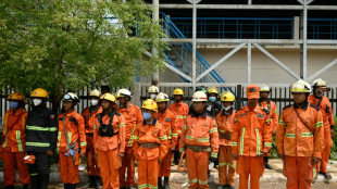 Schweigeminute zu Beginn von offizieller Trauerzeit f&uuml;r Erdbebenopfer in Myanmar