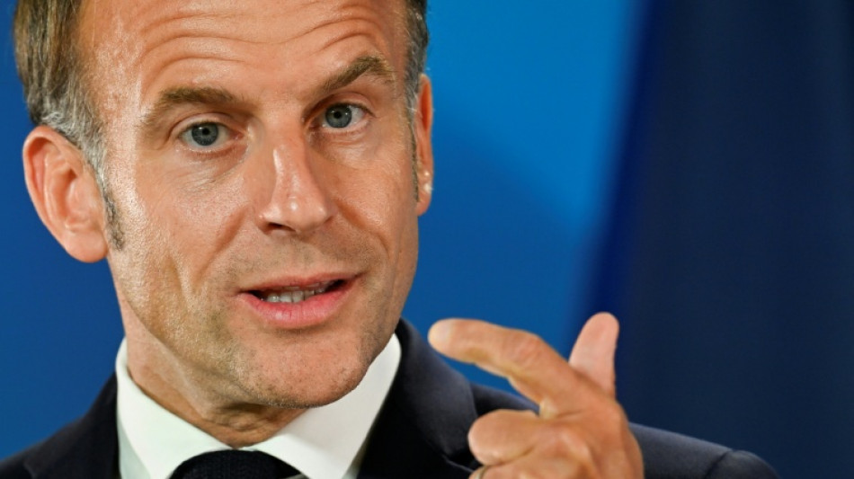  Macron critica centros de deporta&ccedil;&atilde;o para migrantes e rejeita financiamento da UE 
