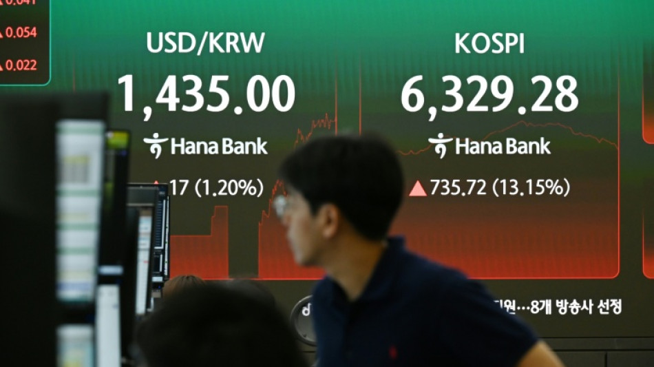  Asian stocks mostly down with tech firms back under pressure 