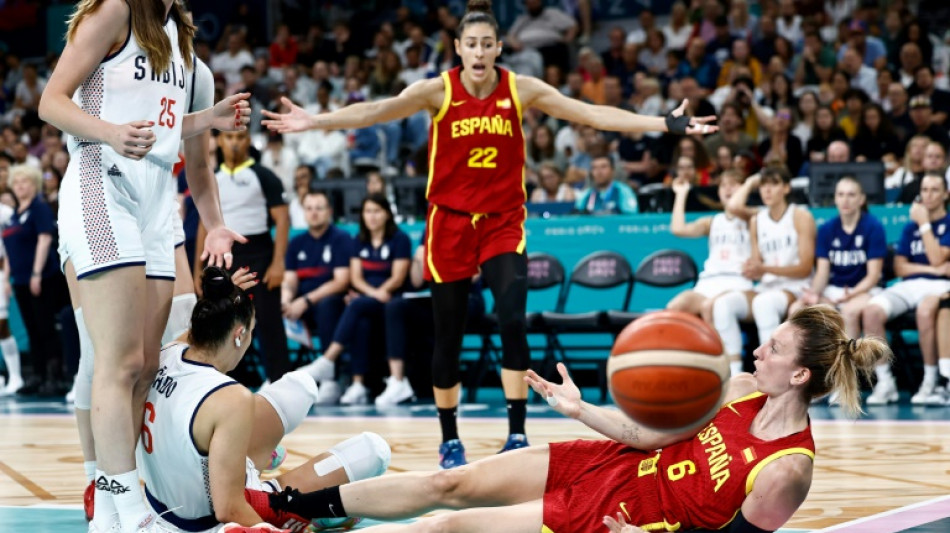 Espa&ntilde;a se exhibe ante Serbia y viajar&aacute; a Par&iacute;s como primera de grupo