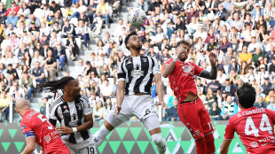 Calcio: Juve altro forfait, per Kelly lesione muscolare