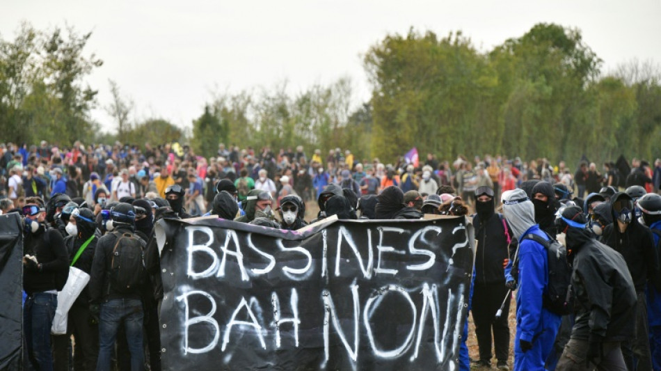 Deux-S&egrave;vres: encore 2.000 personnes rassembl&eacute;es contre la "bassine"