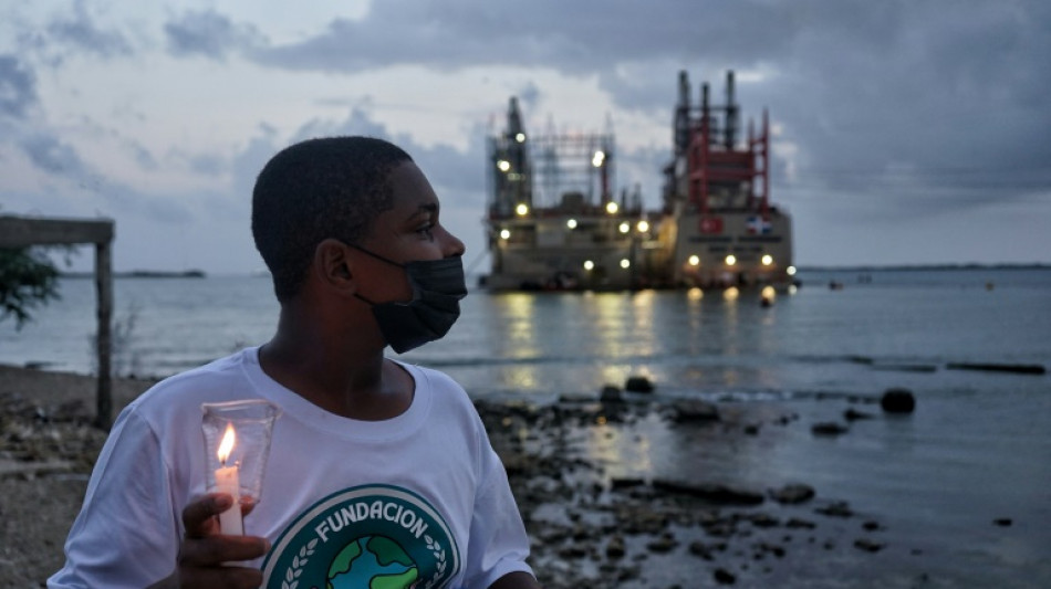 Denuncian contaminación por barcazas termoeléctricas en República Dominicana