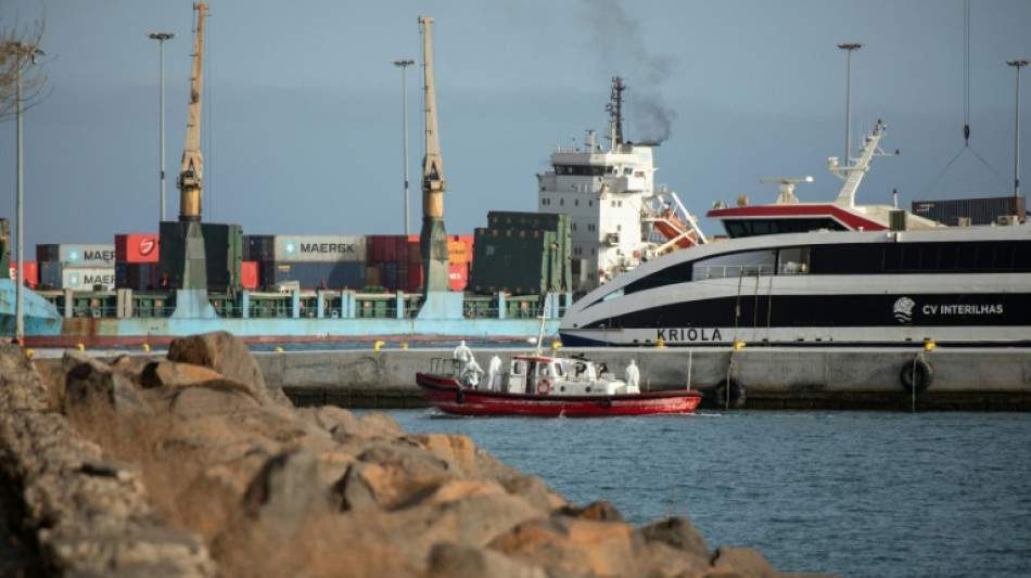  Passageiros com suspeita de hantav&iacute;rus s&atilde;o retirados de navio e levados aos Pa&iacute;ses Baixos 