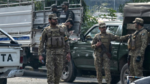 Paquist&atilde;o celebra elei&ccedil;&otilde;es marcadas pela viol&ecirc;ncia e sem internet m&oacute;vel