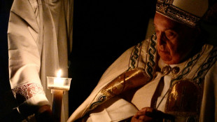 Papst Franziskus feiert Osternachtsmesse im Petersdom