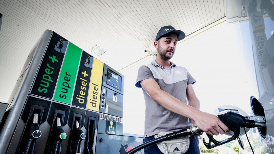 Si fermano i rialzi dei prezzi dei carburanti