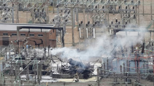 Aeroporto de Heathrow, em Londres, est&aacute; 'plenamente operacional' ap&oacute;s inc&ecirc;ndio