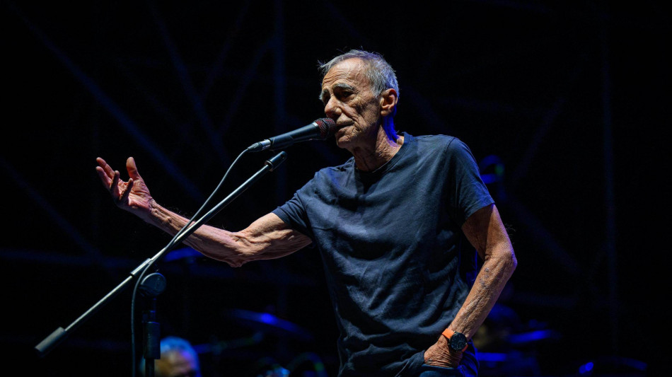  Roberto Vecchioni torna dal vivo a Bologna con il 'Tra il silenzio e il tuono Tour' 
